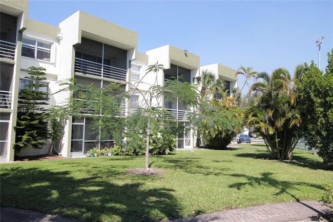 Building Photo - 4235 N University Dr