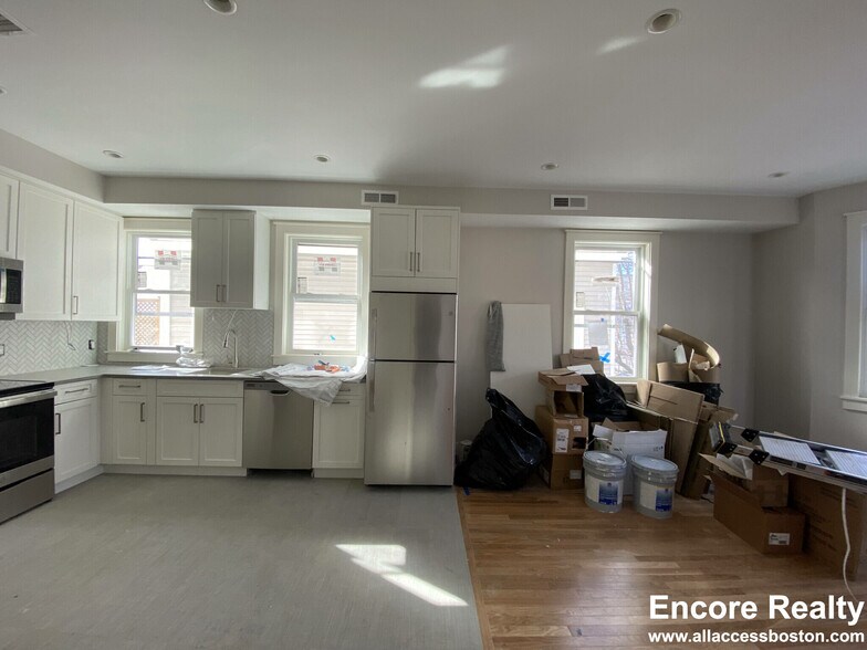 Building Photo - 70 Spring St