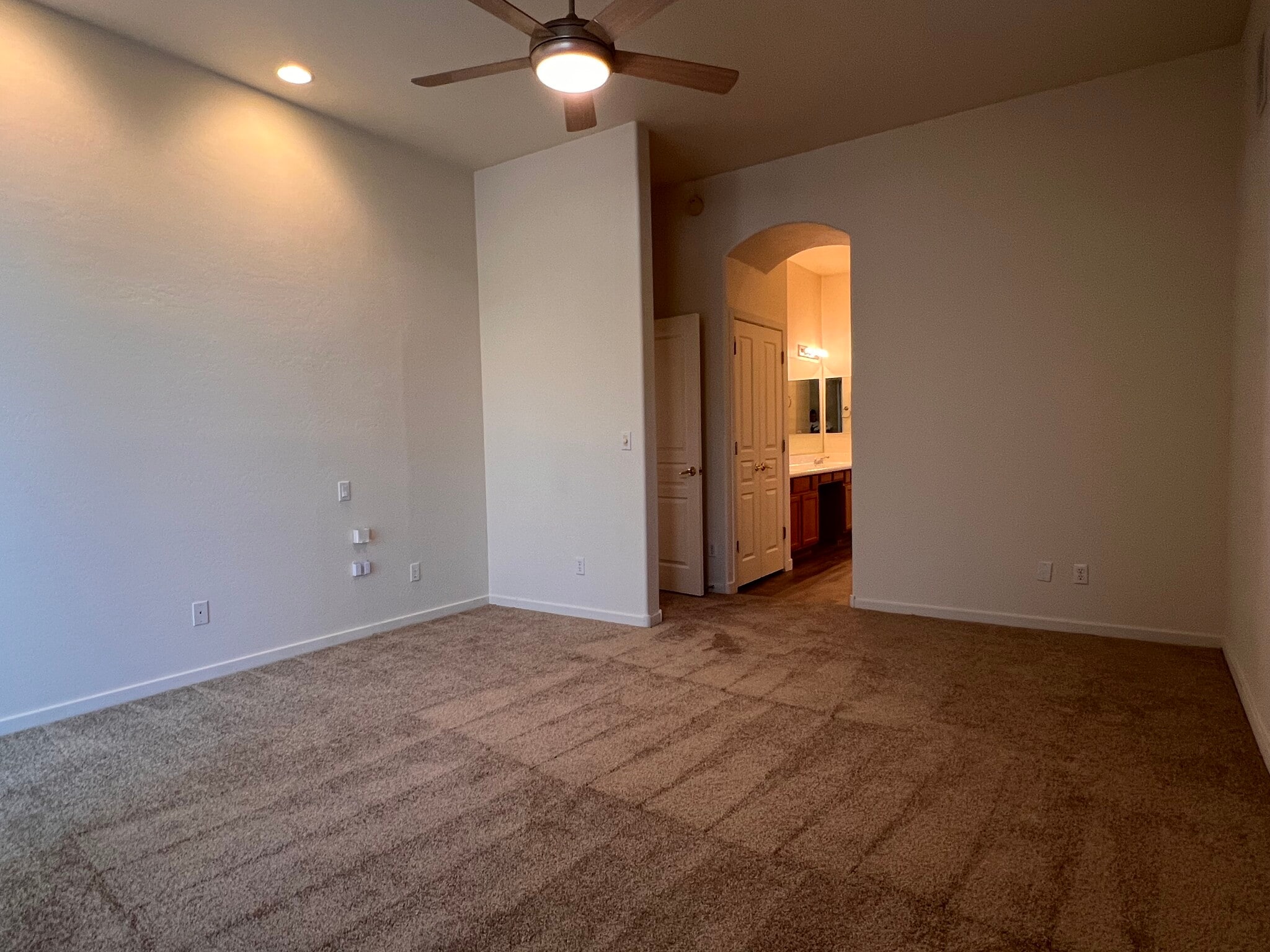 Building Photo - 6806 S 39th Pl