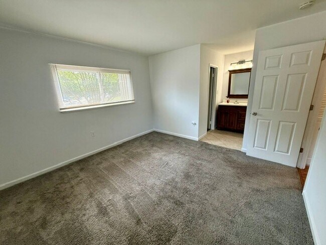 Building Photo - 350 Gatewater Ct