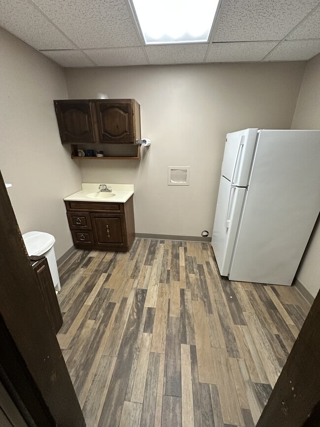 Building Photo - 121 W Lincoln Ave