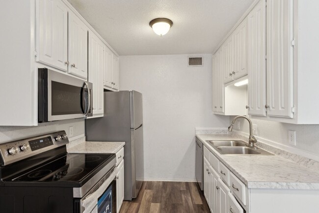 Building Photo - Charming 2BR Condo in Waco
