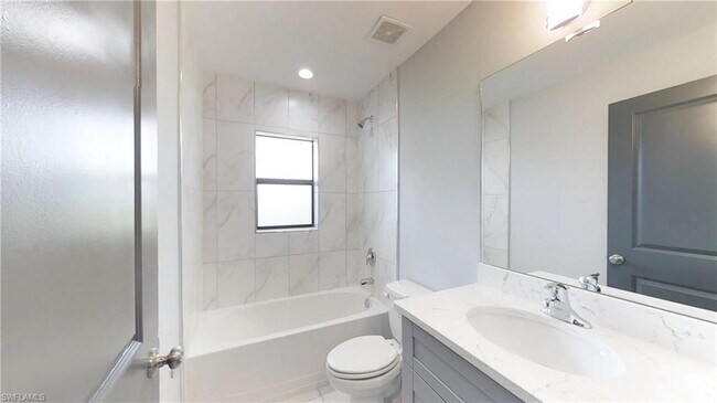 Building Photo - 1315-1315 NE 8th Pl