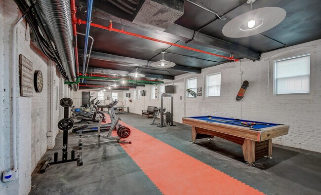 Building Photo - 231 E North Ave