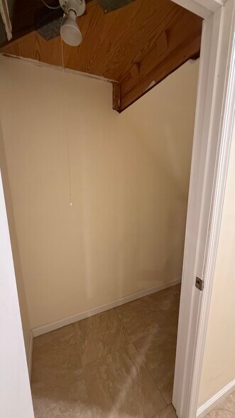 Building Photo - 7415 Fountain Head Dr