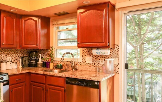 Building Photo - 431 Glenbrook Rd