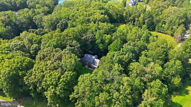 Building Photo - 2 English Hills Dr