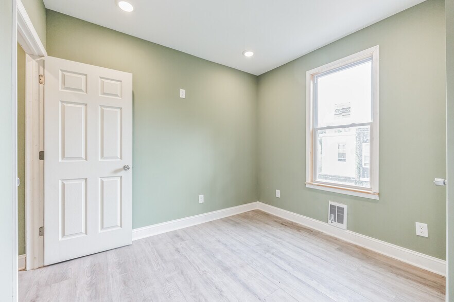 Building Photo - 2824 N 22nd St