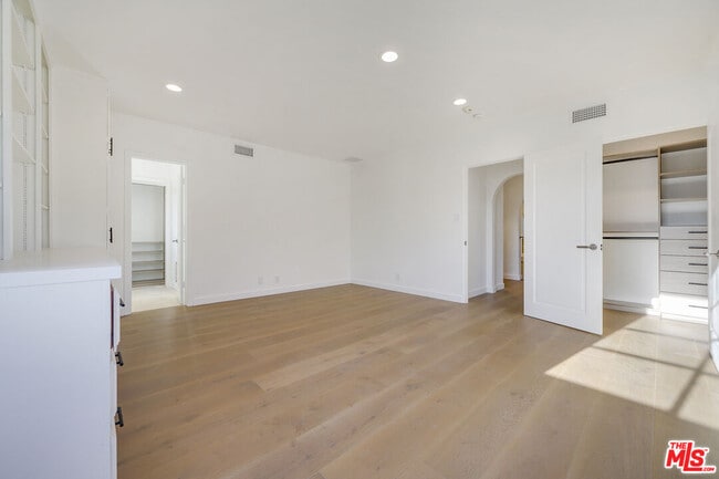 Building Photo - 507 N Arden Dr