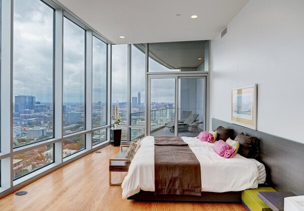 Building Photo - 2727 Kirby Dr