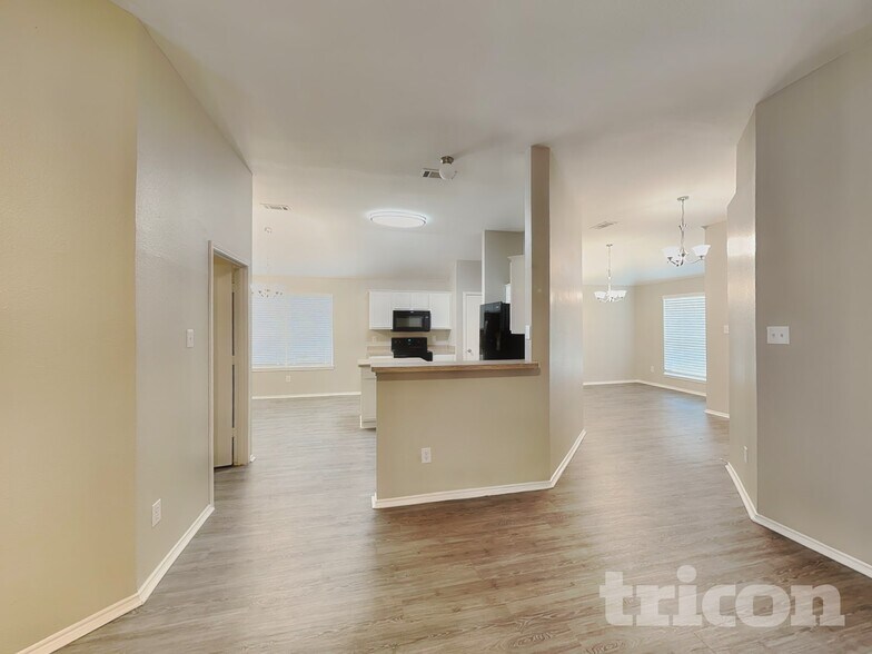 Building Photo - 1563 Nottingham Dr