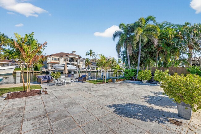 Building Photo - 2871 NE 26th Ct