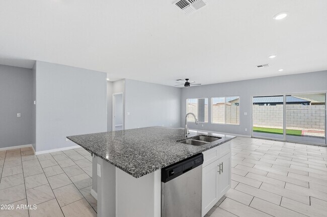 Building Photo - 1692 W Aztec Dr