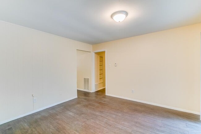 Building Photo - 743 Knob Hollow St