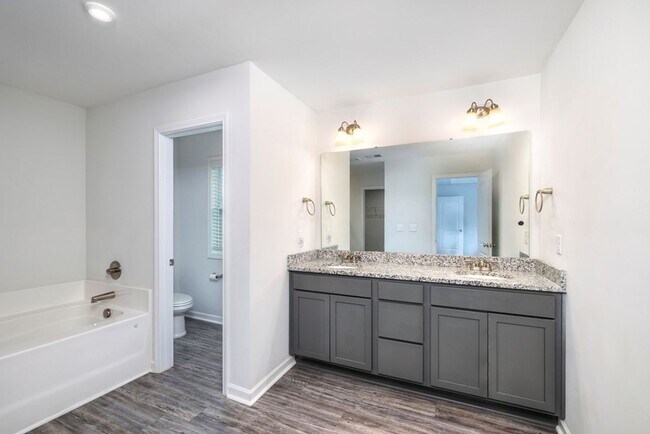 Building Photo - Beautiful home in popular Heritage Bay - F...