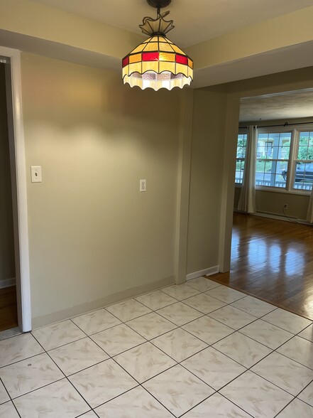 Building Photo - 301 Roosevelt Ave