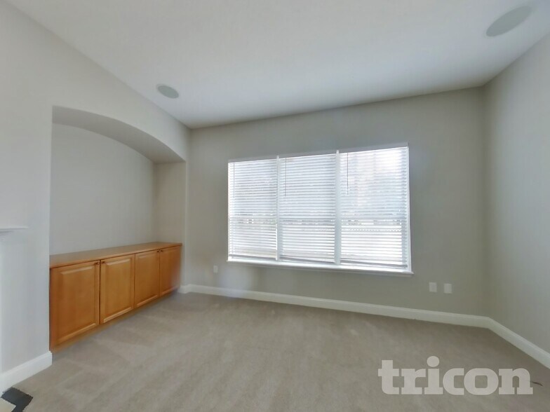 Building Photo - 821 Songbird Dr