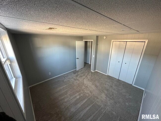 Building Photo - 3840 Wakonda Dr