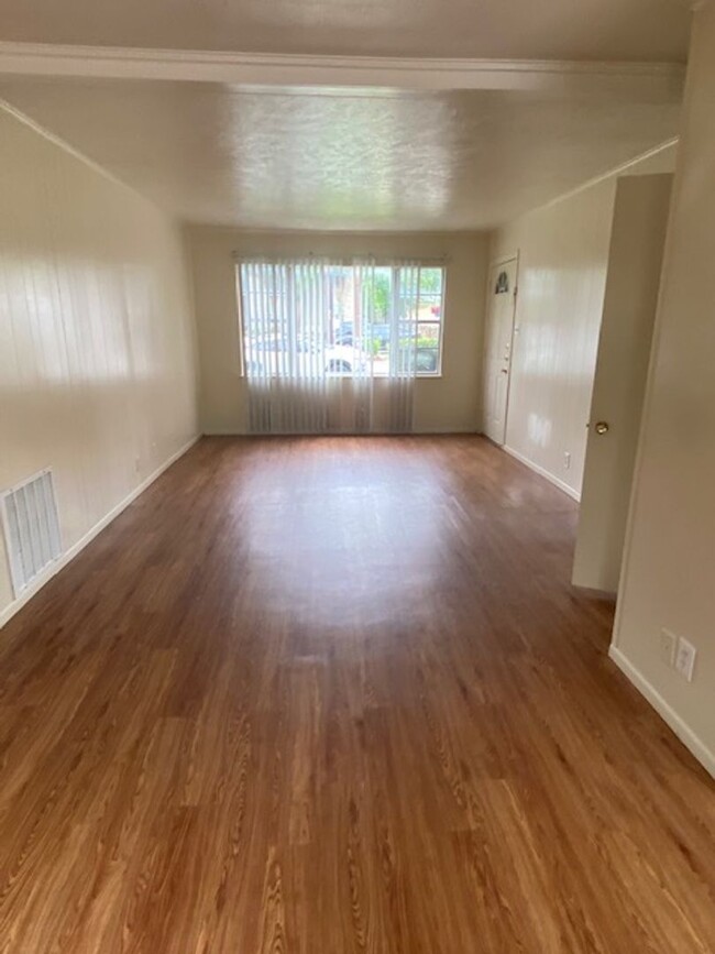 Building Photo - ONE BEDROOM APARTMENT BY TWU