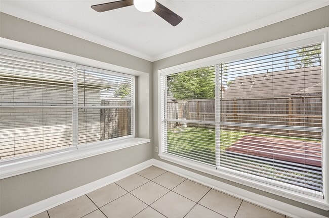 Building Photo - 12403 Meadow Ridge Dr