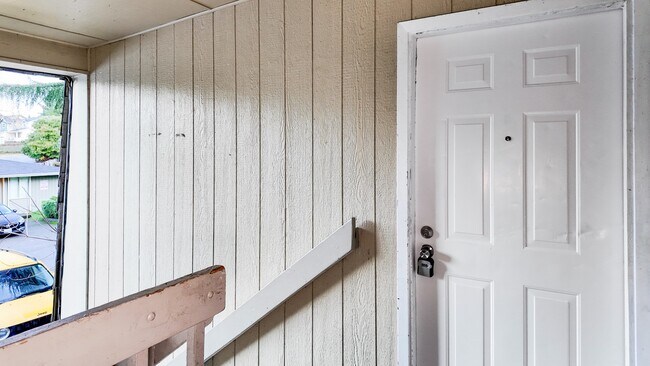 Building Photo - Spacious Apartment in Cozy Tacoma Neighborhood