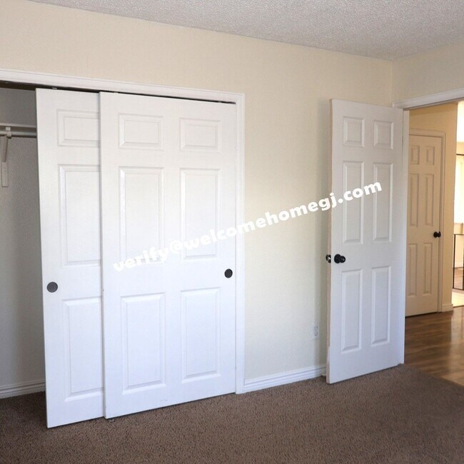 Building Photo - 2844 Lexington Ln