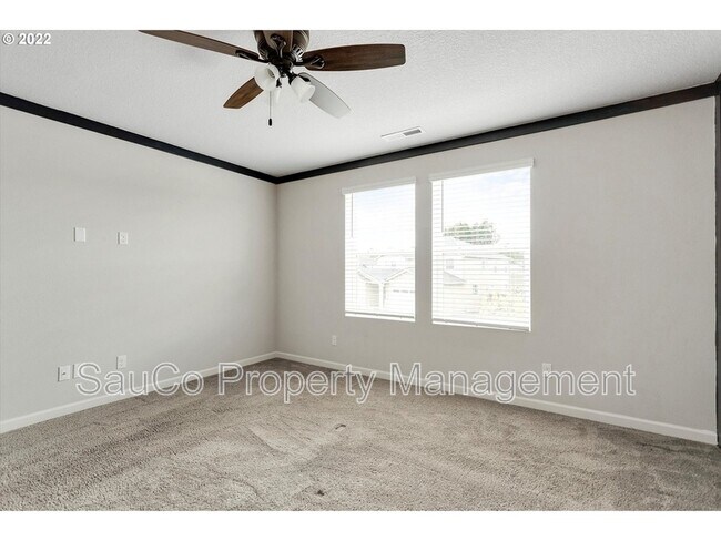 Building Photo - 8037 SE Engelmann St