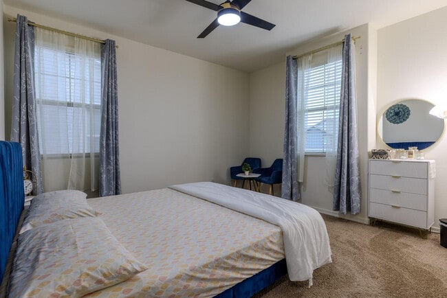 Building Photo - 1064 S Sunset Dr