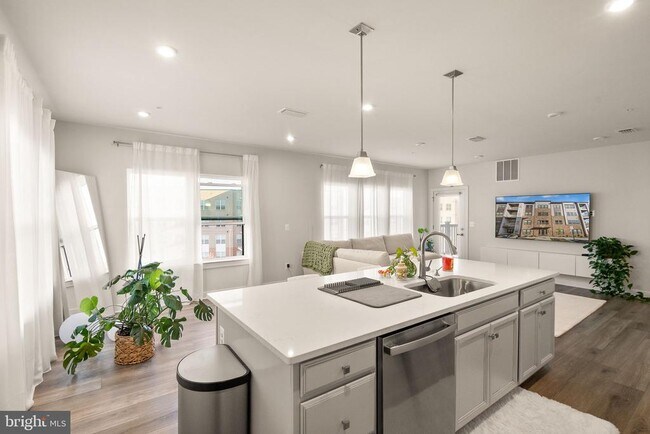 Building Photo - 46294 Mount Milstead Ter