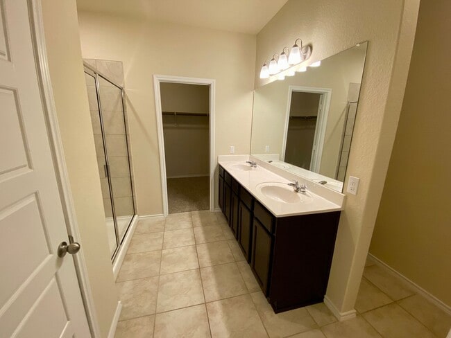 Building Photo - *Move-In Special* Spacious 4 Bedroom/Loft Area ~ Convenient to JBSA Randolph AFB or JBSA Lackland...