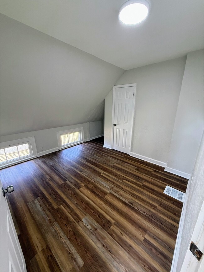 Building Photo - 3420 W 49th St