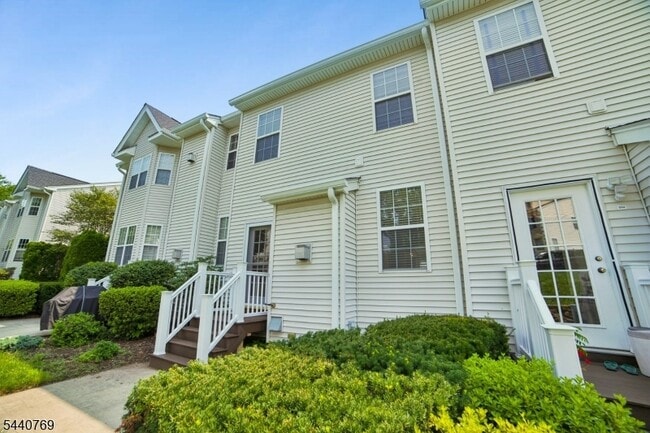Building Photo - 533 Coventry Dr