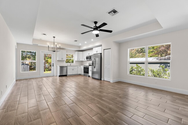 Building Photo - 3003 SE Fairmont St