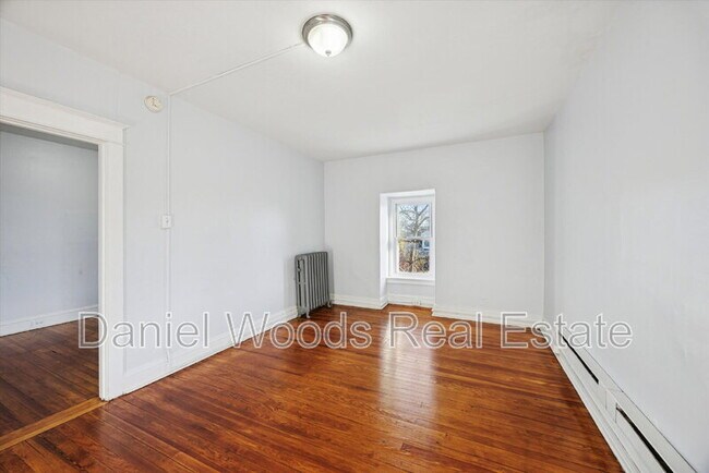 Building Photo - 330 Kerlin St