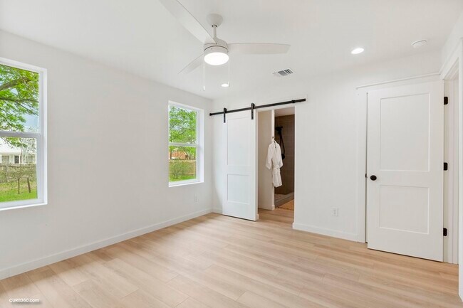 Building Photo - 381 Perryman St