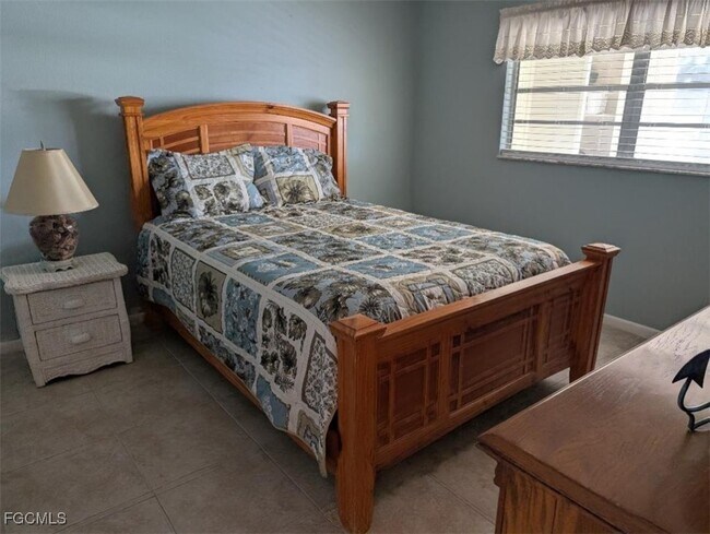 Building Photo - 4940 Vincennes St