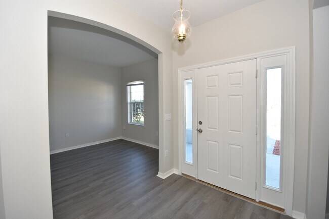 Building Photo - 4 bed, 2 bath located in Matanzas Woods su...