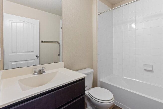 Building Photo - 10625 Menominee Falls Ln