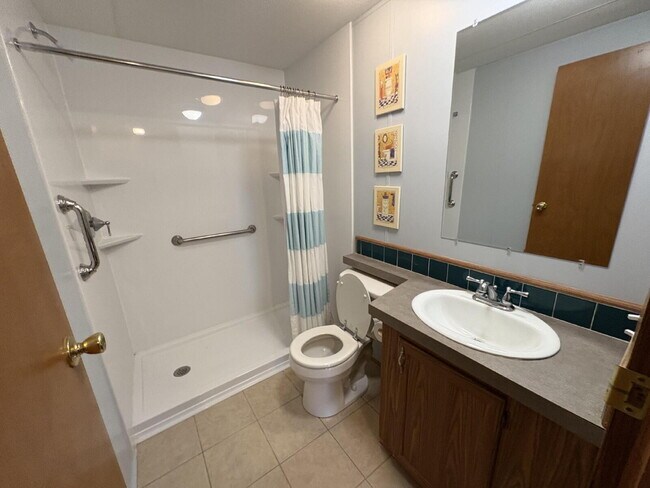 Building Photo - charming 3-bed, 2-bath home is located in the highly desired Strawberry Crest 55+ community