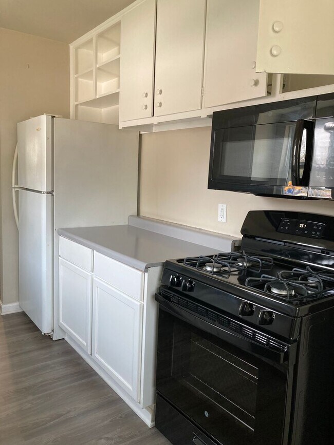 Building Photo - 3 Bedroom 2 Bathroom East Side Home