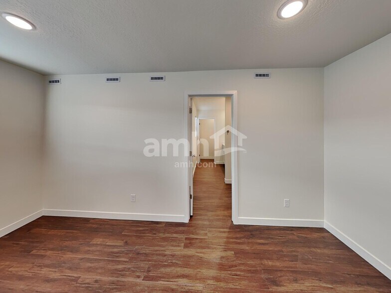 Building Photo - 8977 Will Royal Ln