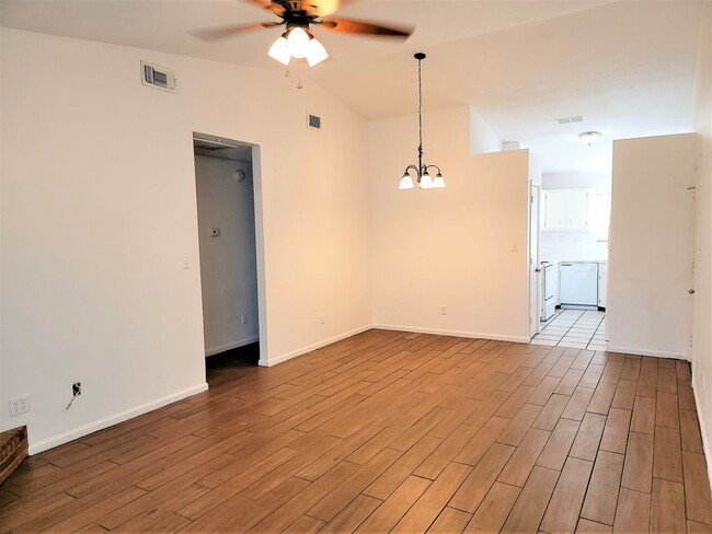 Building Photo - Spacious 3 bedroom duplex for rent in NE T...