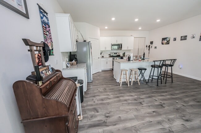 Building Photo - 1201 Santa Lucia Dr