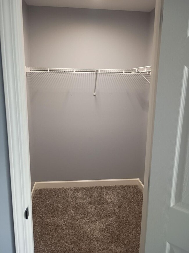 Building Photo - Beautiful Three Bedroom, Two Bathroom Sing...