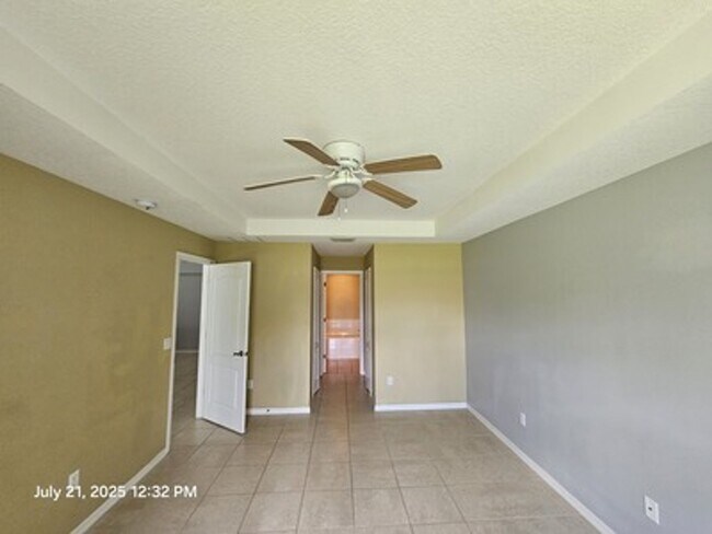 Building Photo - Welcome to your new home! This spacious 3-bedroom, 2-bathroom single-family home