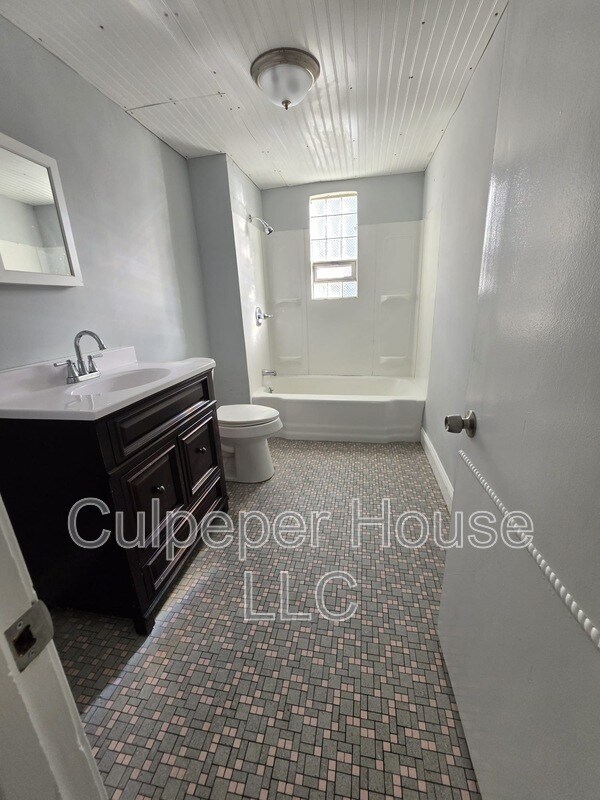 Building Photo - 2207 W Laskey Rd
