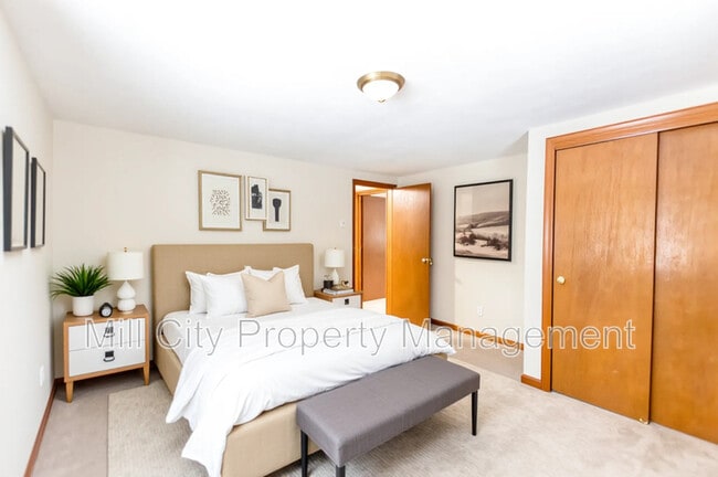 Building Photo - 64 South Rd