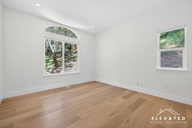 Building Photo - 9400 Chalk Hill Rd