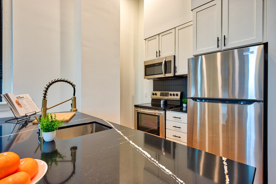 Primary Photo - 142 West York