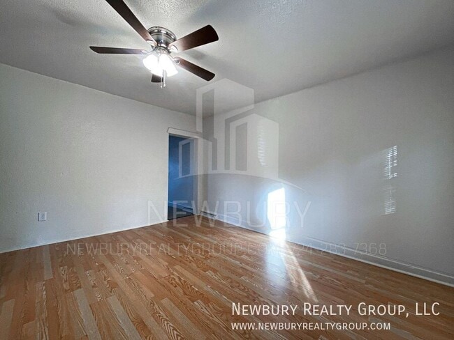 Building Photo - 33 Hickory St